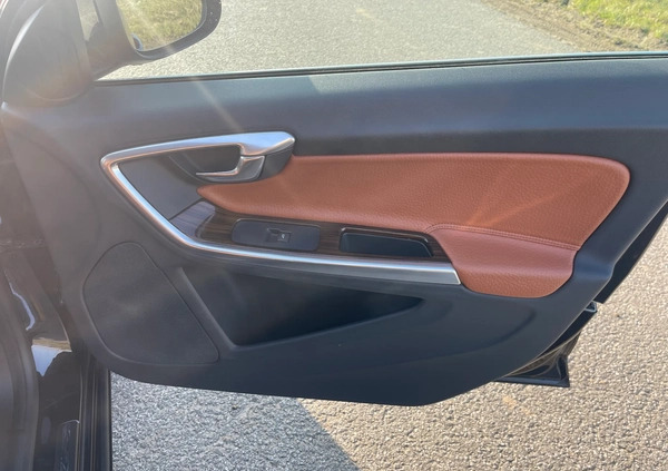 Volvo V60 cena 59900 przebieg: 155000, rok produkcji 2011 z Jarocin małe 137